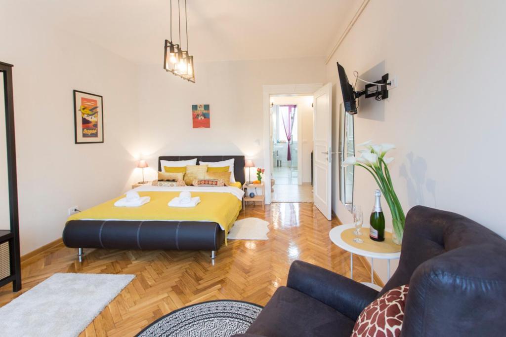 Side Up Exclusive Apartment