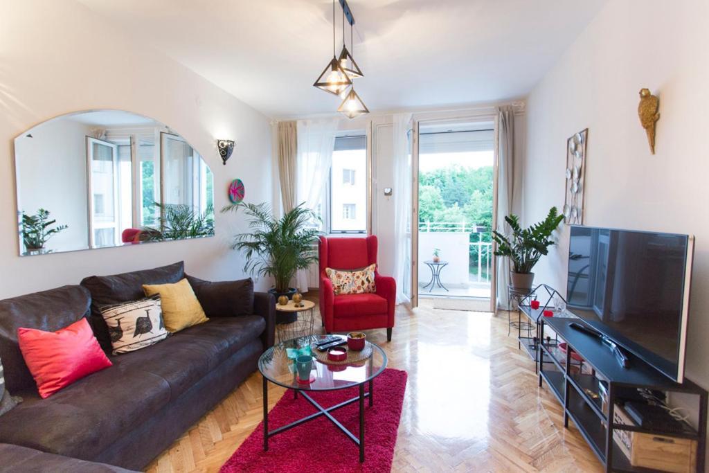 Side Up Exclusive Apartment