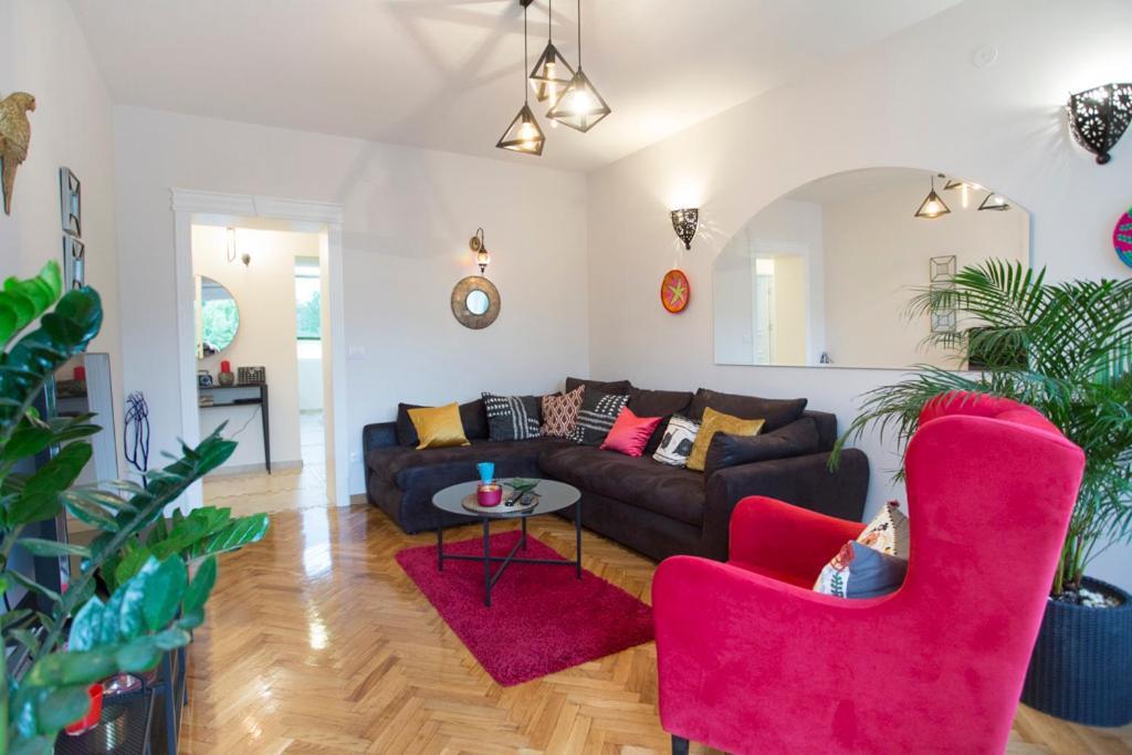 Side Up Exclusive Apartment